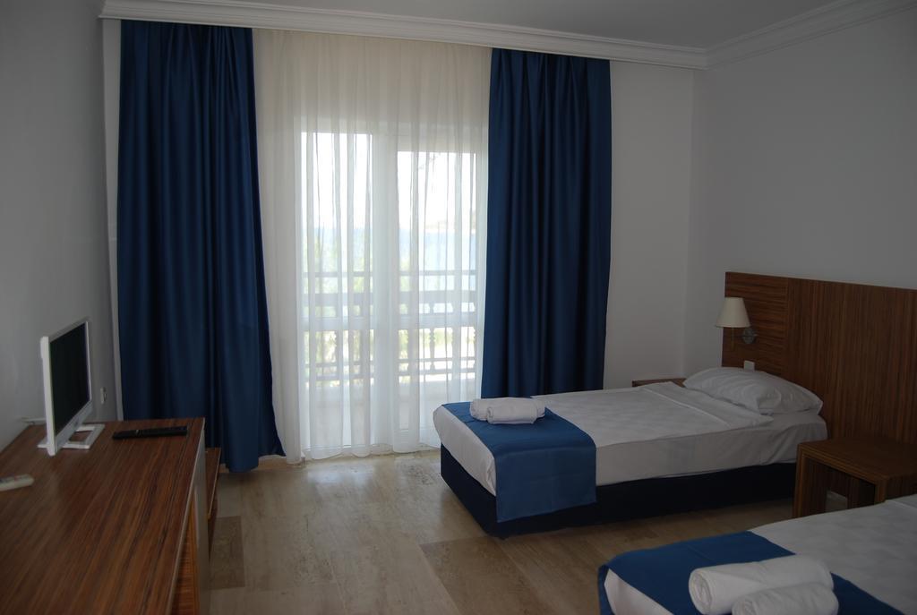 Club Blue White All Inclusive Turgutreis Szoba fotó